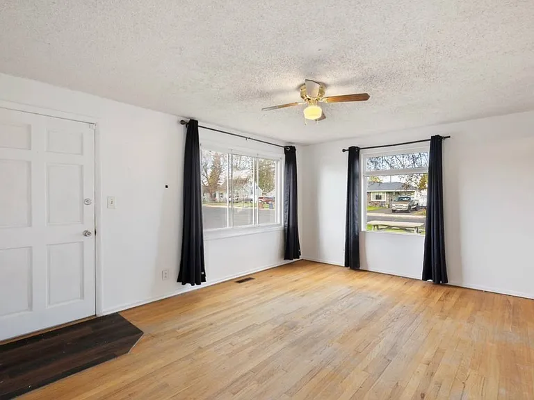 2405 W Columbia Ave — Photo 6