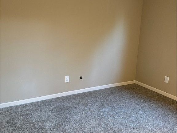 4th image of 895 Revere Cir