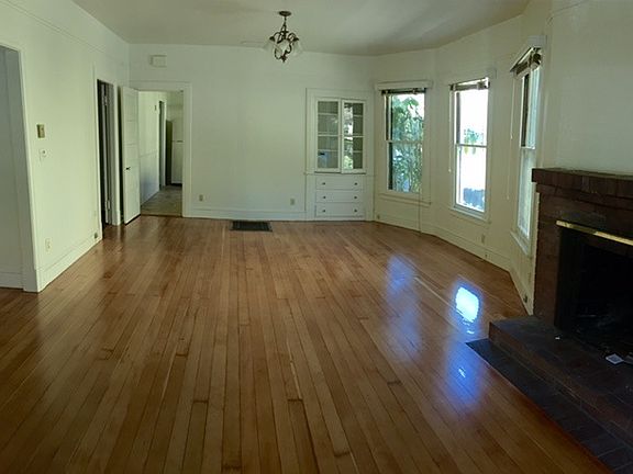 3rd image of 565 Hamilton Ave