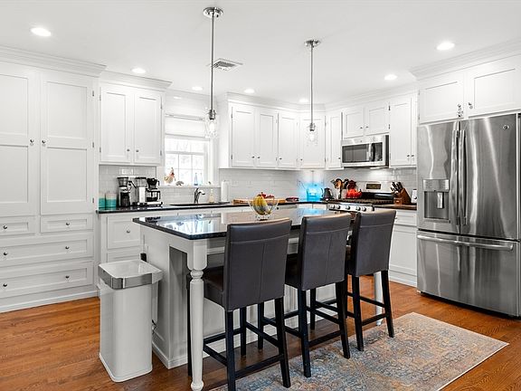 3rd image of 52 Andover St