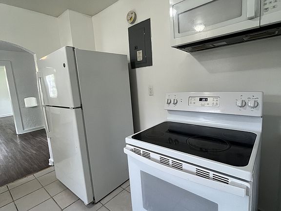 3rd image of 6715 Mott Ave