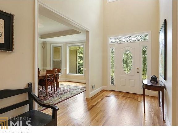 4th image of 2441 Cumberland Dr SE