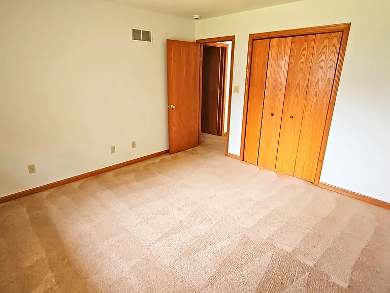 1600 Schubert Dr — Photo 6