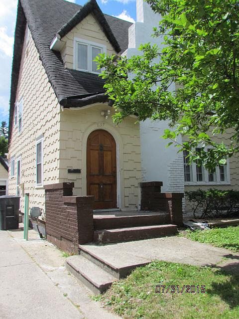 1st image of 837 W Grand River Ave