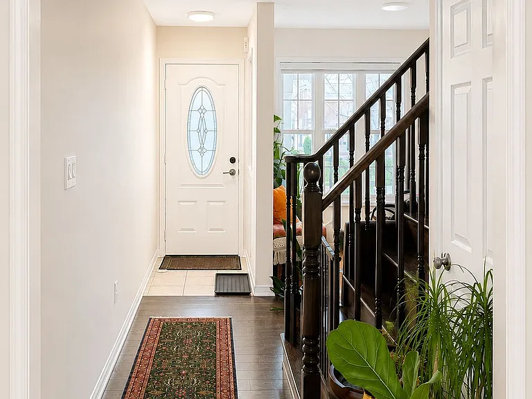 884 McEwan Dr — Photo 3