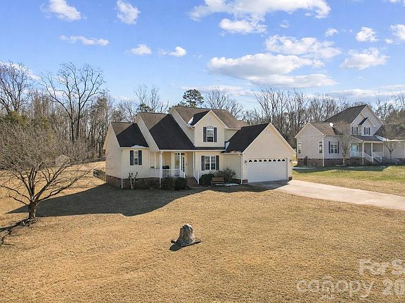 5th image of 143 Maple Ridge Cir