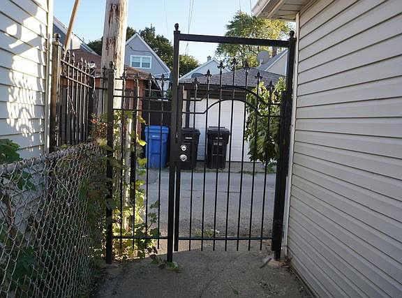5th image of 3441 W School St #House