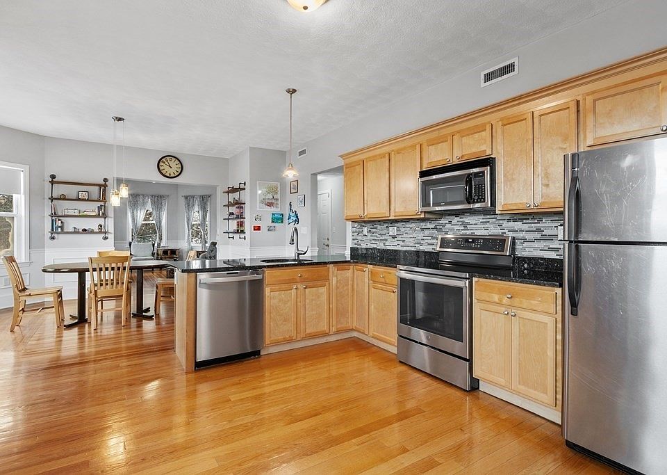 1st image of 60 Florence Ave #B