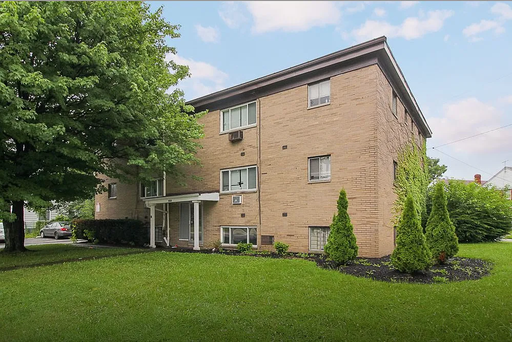 14918 Milverton Road — Photo 1