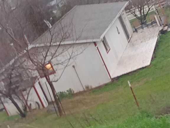 Cute smaller home on horse property in Loomis.