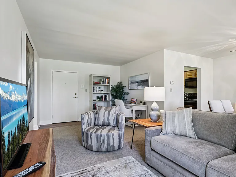 Monroeville Apartments at Birnam Wood — Photo 4