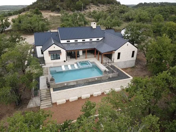 415 Mystic Oaks Trl, Fredericksburg, TX 78624