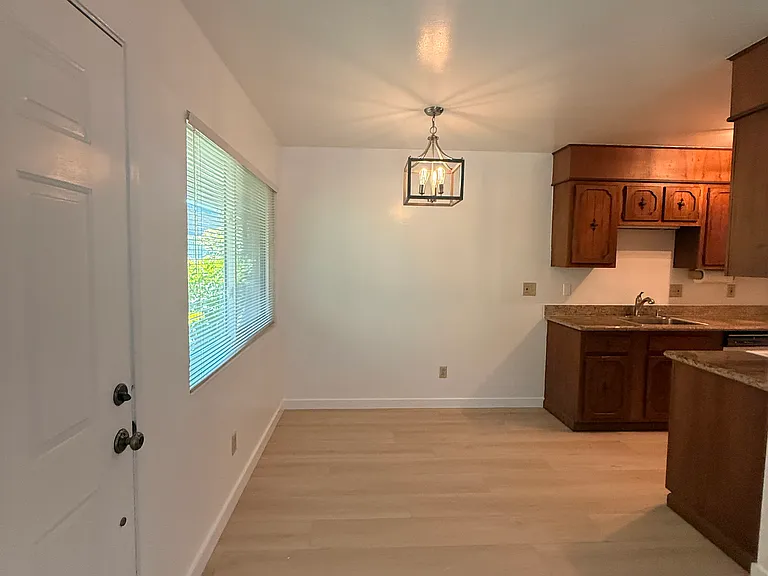 925 Madison St #2 — Photo 8