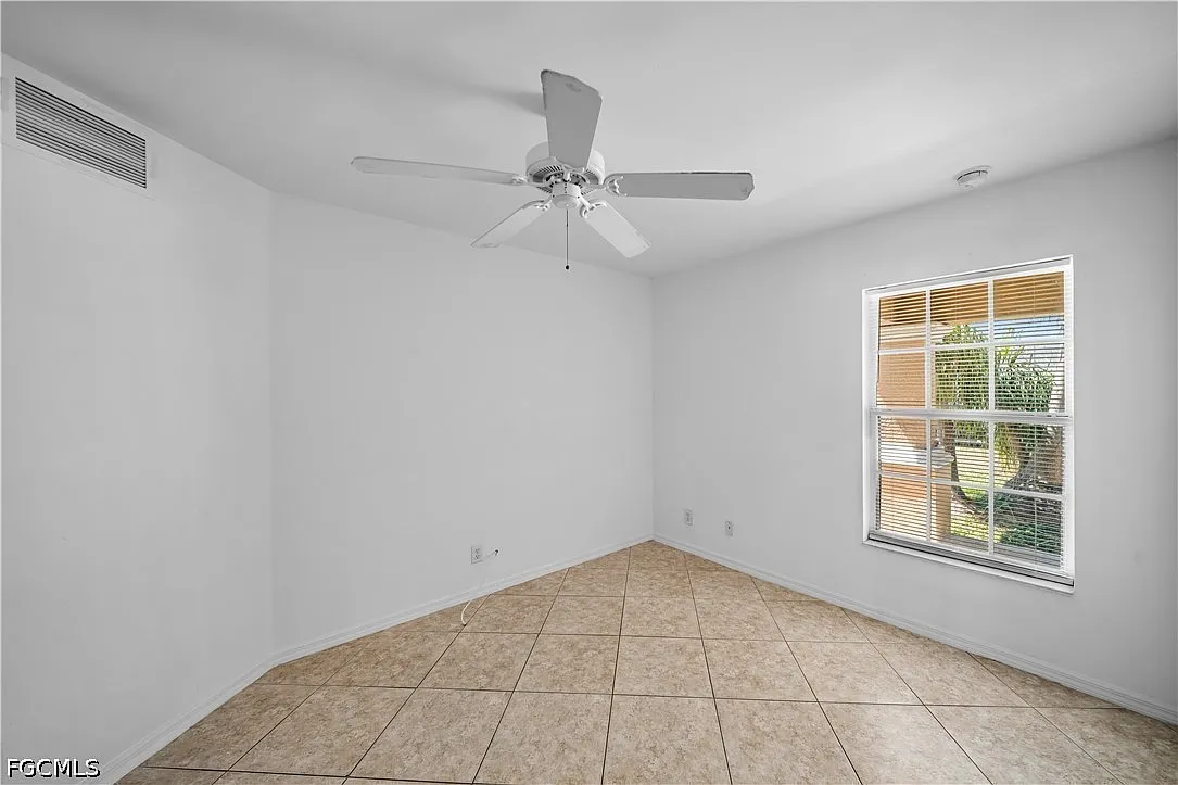3 bed, 2.0 bath, 1458 sqft, $1,900 — Photo 2