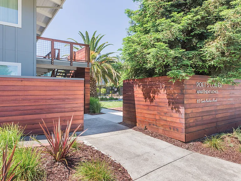 Poets Corner Apartments — Photo 37