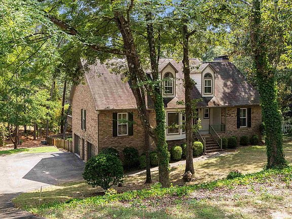 2nd image of 3025 Brookhill Dr