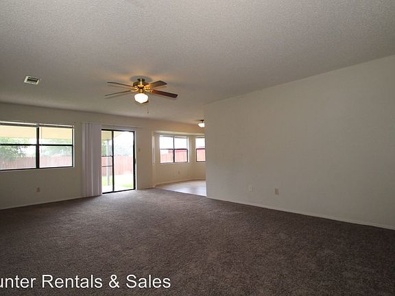 3rd image of 2805 Derby Dr