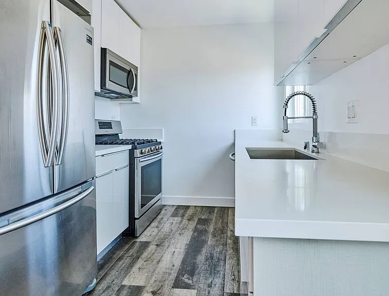 1333 W 36th Place Apartments — Photo 26