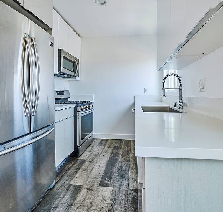 1st image of 1333 W 36th Pl #8