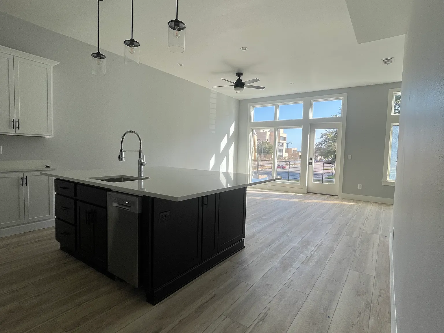 2 bed, 2.5 bath, 1619 sqft, $3,400 — Photo 4