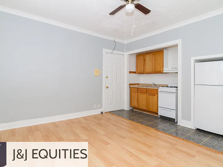 4735 Beacon — Photo 6