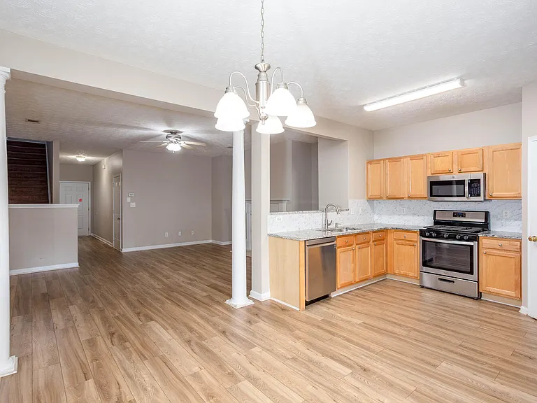 2946 Greyhawk Ln — Photo 11