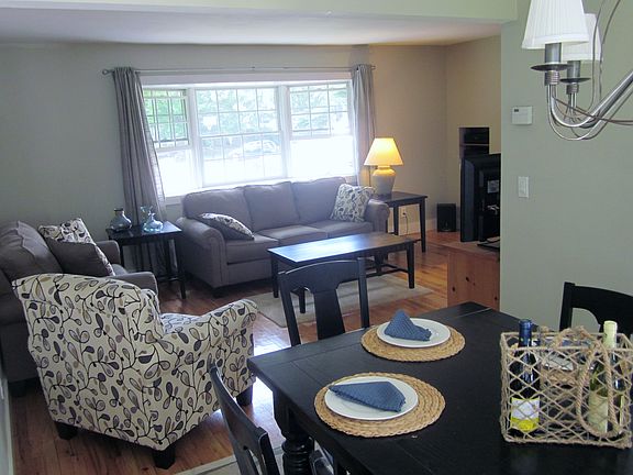 4th image of 284 Marilynn Ct