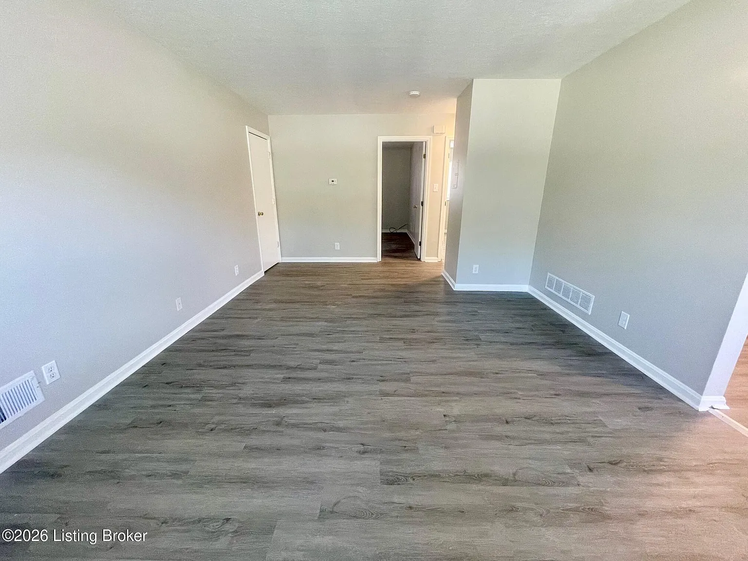 2 bed, 1.0 bath, 750 sqft, $925 — Photo 2