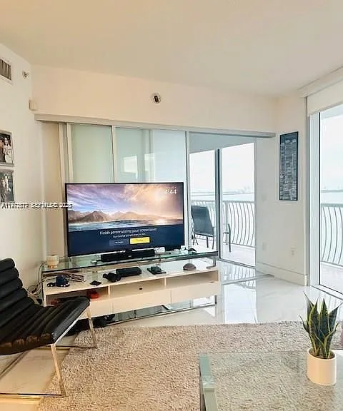 1750 N Bayshore Dr #2302 — Photo 2