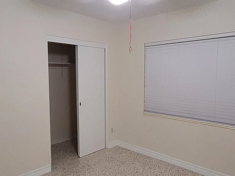 1013 Meadowlawn Dr N — Photo 16