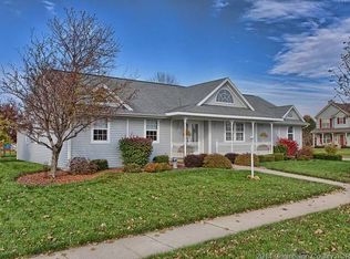 1707 Deer Run Dr, Mahomet, IL 61853