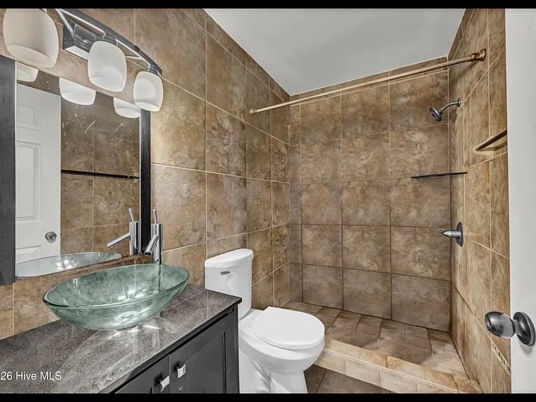 3436 Regency Dr — Photo 9
