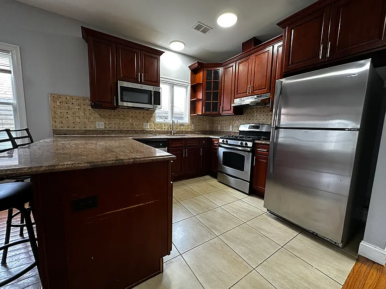 187 Zabriskie St #2 — Photo 13