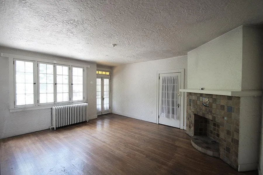 Building Photo - 8007 Saint Lawrence Ave