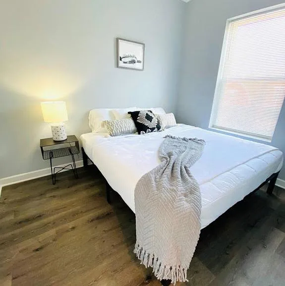 1040 N Central Park Ave — Photo 13