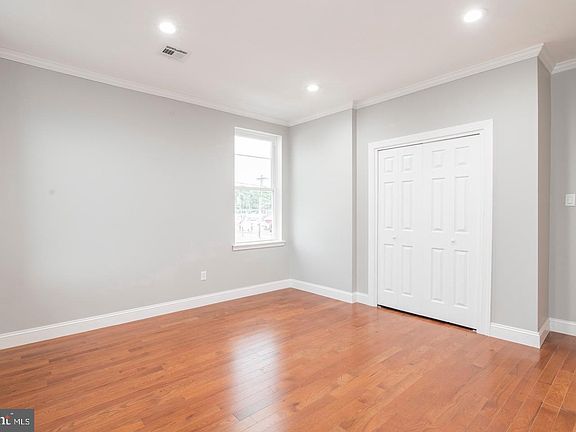 4th image of 2075 E Allegheny Ave #2