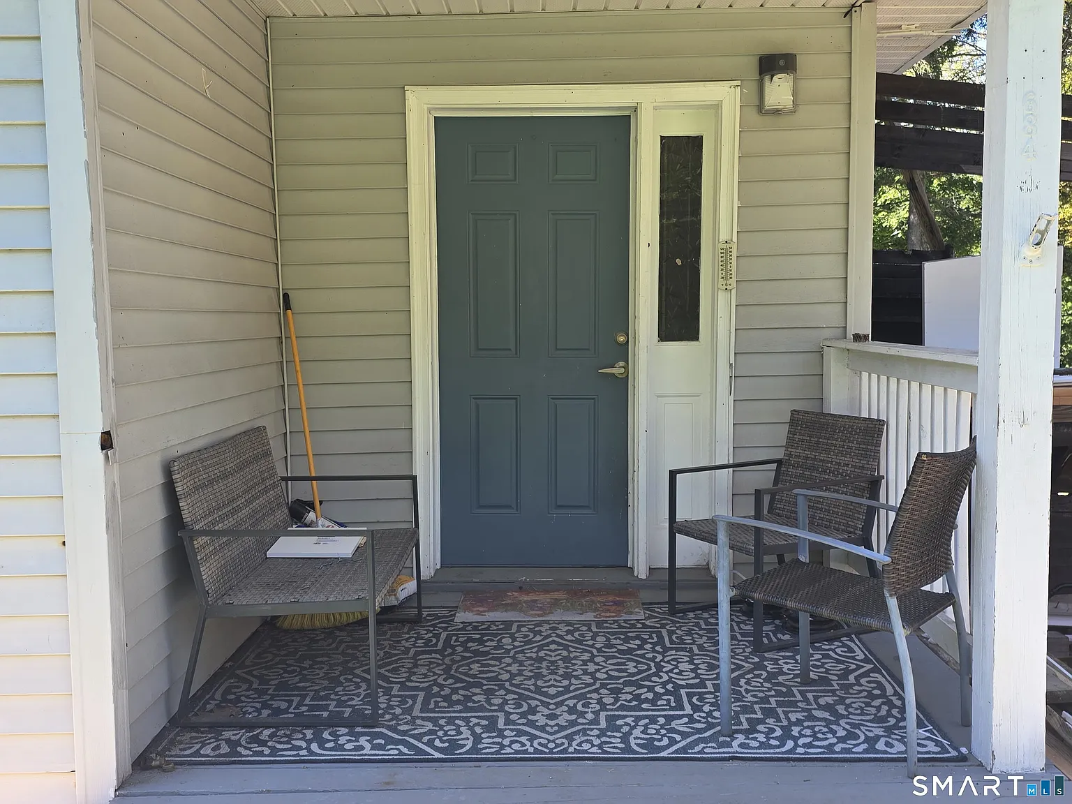 4 bed, 2.0 bath, 1405 sqft, $2,500 — Photo 1