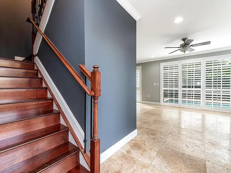 486 SW 5th St — Photo 11