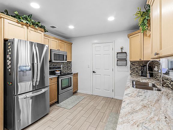 4th image of 5816 SW 1st Pl