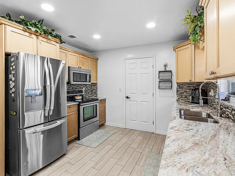 5816 SW 1st Pl — Photo 4