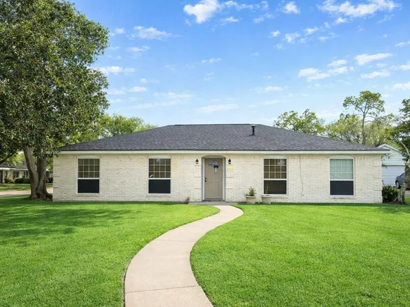 5018 Ash Ct, Dickinson, TX 77539