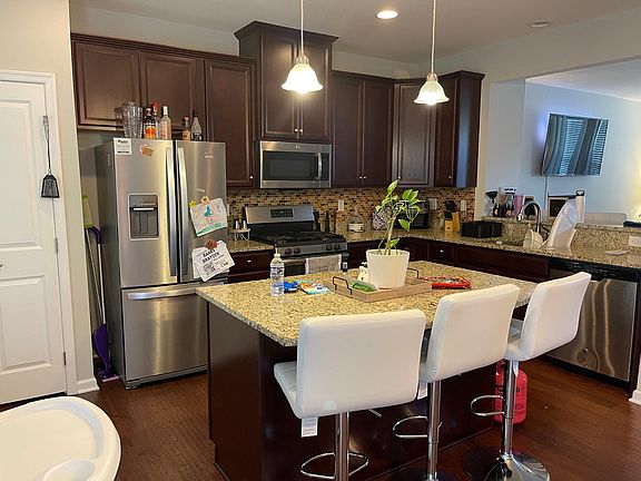 4th image of 8104 Creekside Village Dr