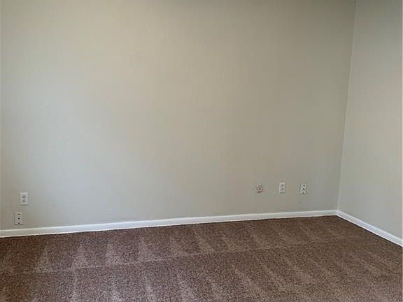 5th image of 104 Carmel Dr