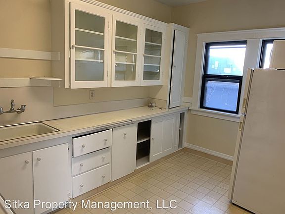 5th image of 1526 SE Ladd Ave Unit H
