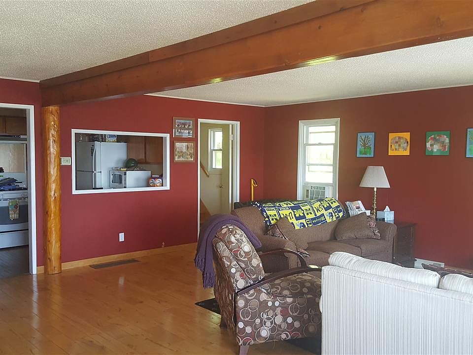 2nd image of 03924 Lakeshore Rd