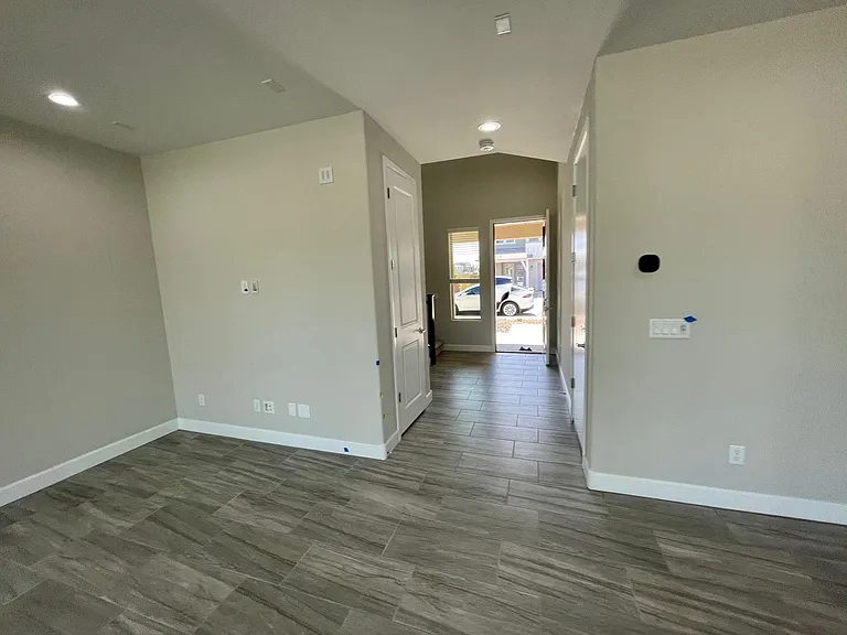 628 W Derringer Way — Photo 6