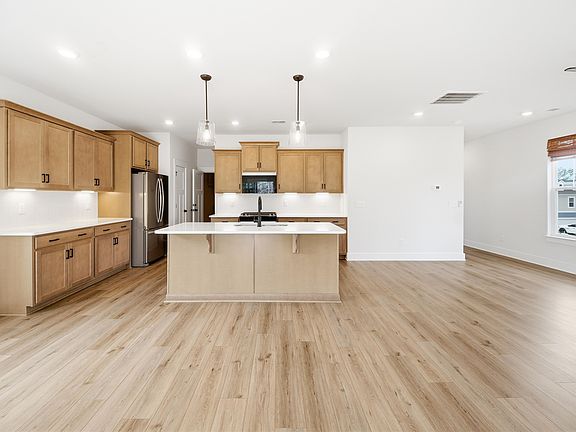 5th image of 952 Diane Ln