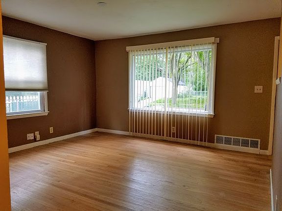 2nd image of 5624 W Sheridan Ave