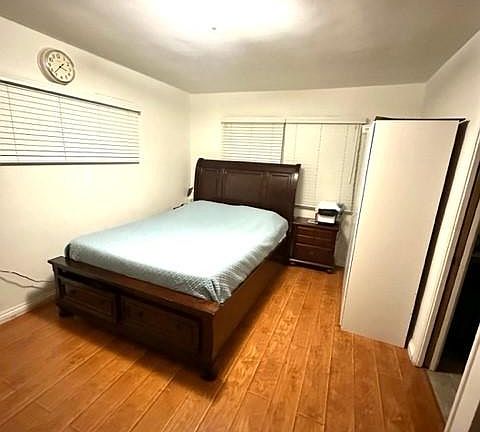 4th image of 7847 Kelvin Ave