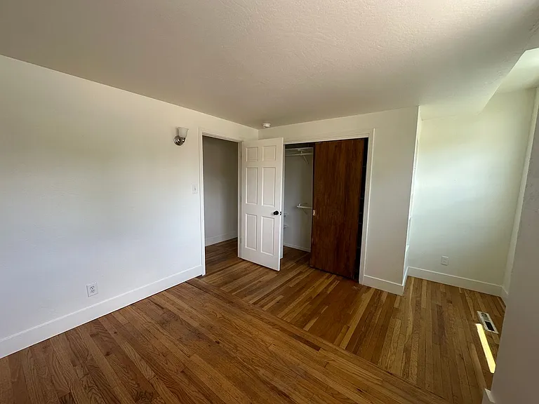 982 Vine St — Photo 12